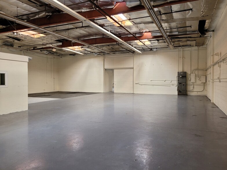 More Photos Of 1008 W Brooks St, Ontario Warehouse For Lease