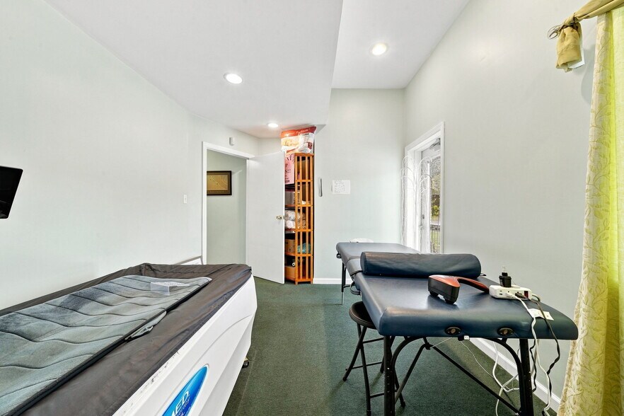 More Photos Of 1802 Lincoln Way, McKeesport Medical For Sale