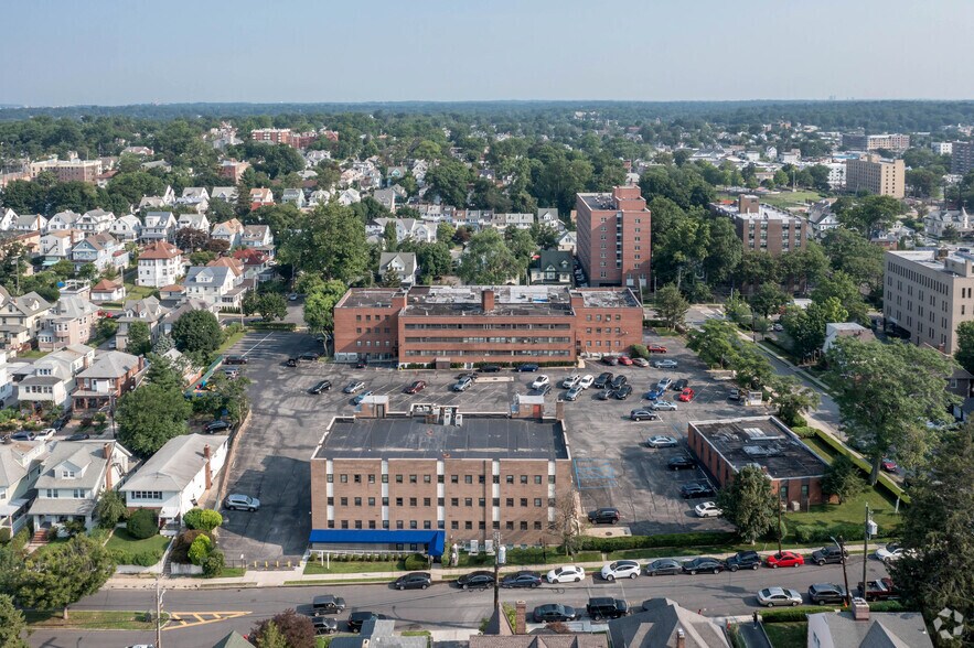 Primary Photo Of 150 Lockwood Ave, New Rochelle Medical For Lease