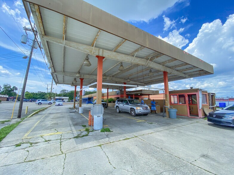 More Photos Of 9 Pass Rd, Gulfport Carwash For Sale