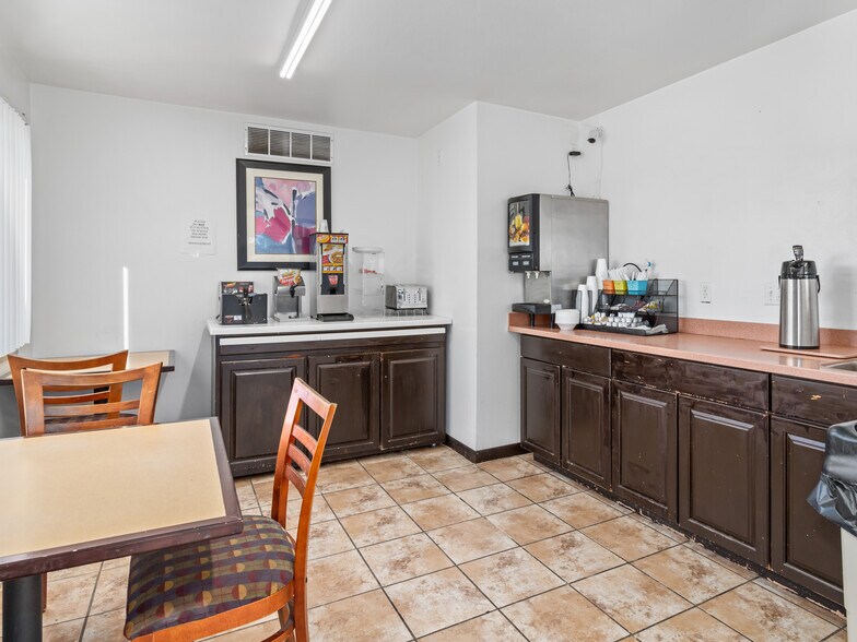 More Photos Of 1208 N Colorado Ave, Brush Hotel For Sale