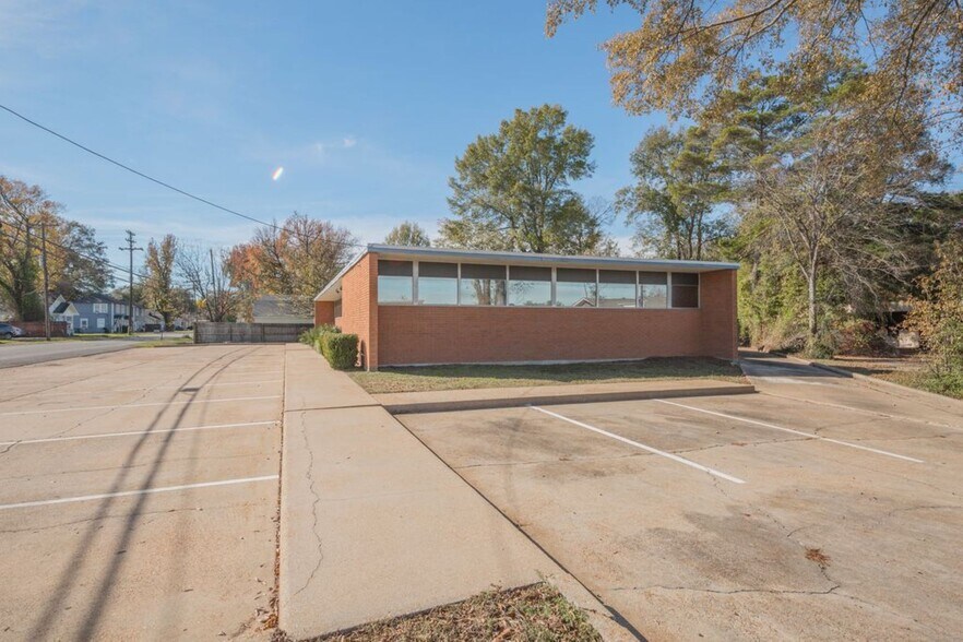 More Photos Of 807 Hudson Ln, Monroe Office For Sale
