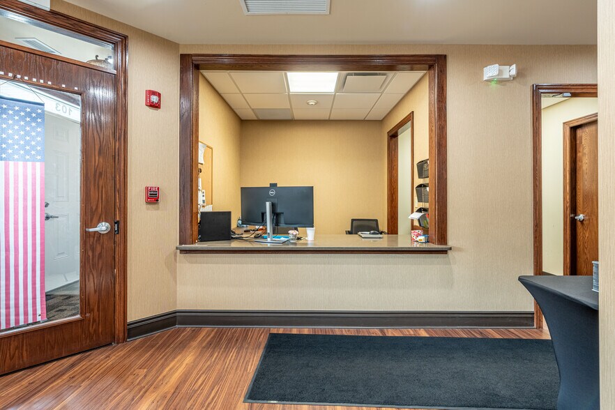 More Photos Of 16610 W 159th St, Lockport Medical For Sale