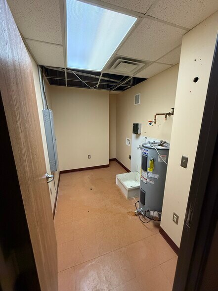 More Photos Of 5790-5832 Highland Rd, Waterford Storefront Retail Office For Lease