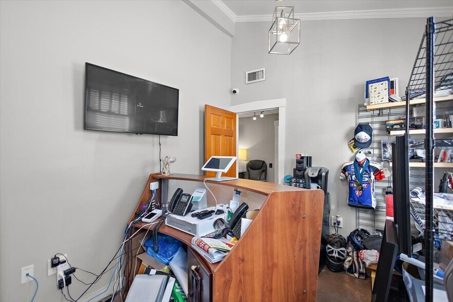 More Photos Of 908 Cherry St, Vicksburg Office For Sale