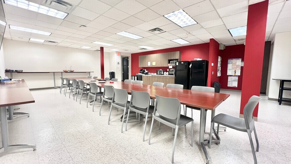 More Photos Of 8800 Roswell Rd, Sandy Springs Office For Sale