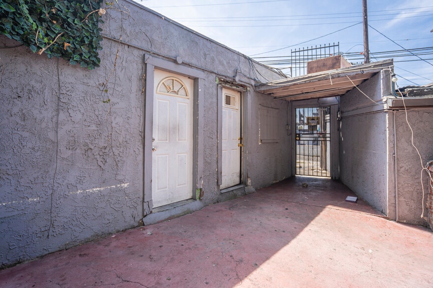 More Photos Of 1350 S La Brea Ave, Los Angeles Restaurant For Sale