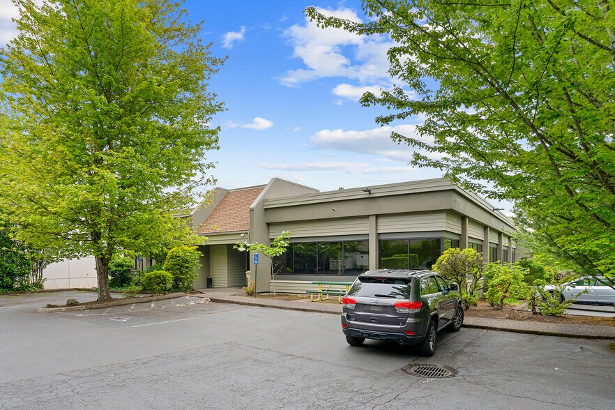More Photos Of 25260 SW Parkway Ave, Wilsonville Office For Lease