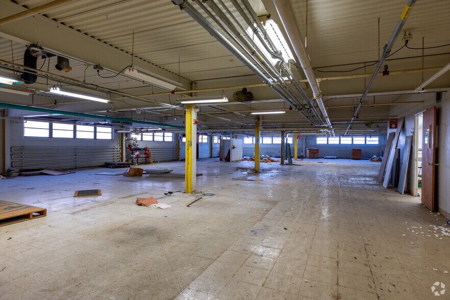 More Photos Of 707 E B St, Belleville Warehouse For Sale