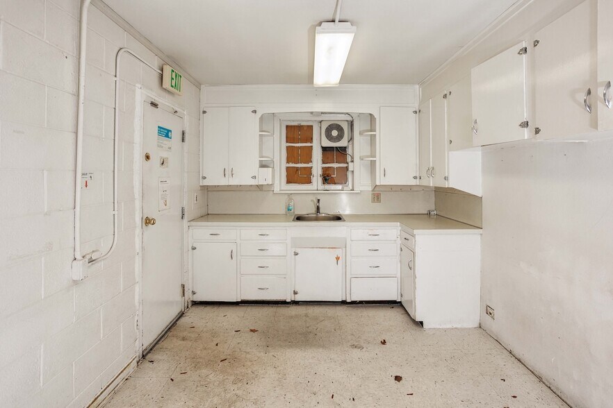 More Photos Of 10234 NE Glisan St, Portland Freestanding For Sale