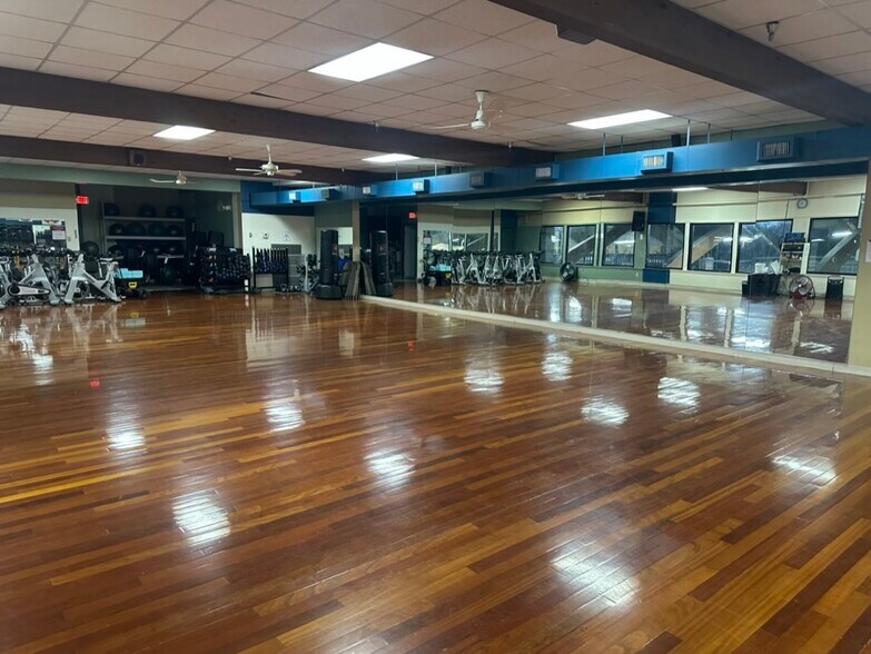 More Photos Of 904 Four Seasons Rd, Bloomington Specialty For Sale