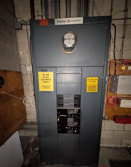 More Photos Of 1773 E Chestnut St, Canton General Retail For Lease