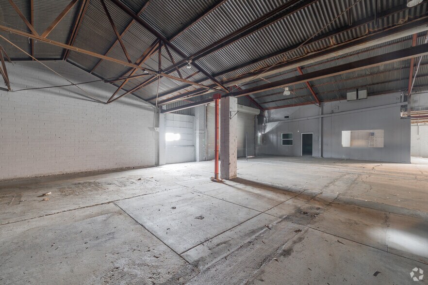 More Photos Of 728-730 W Esther St, Long Beach Warehouse For Sale