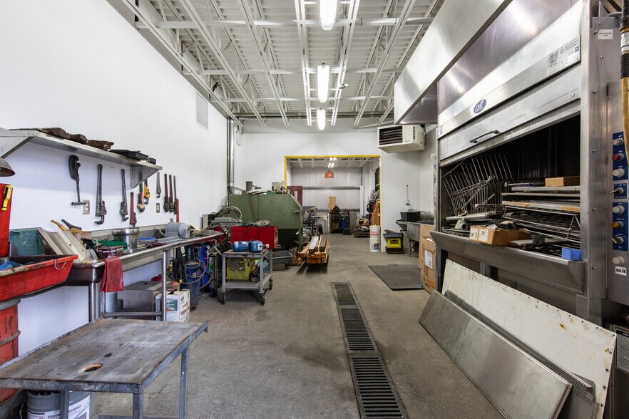 More Photos Of 7431 Industrial Rd, Lantzville Warehouse For Sale