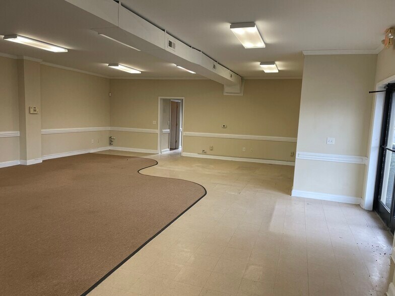 More Photos Of 1601 W Vernon Ave, Kinston Office For Lease