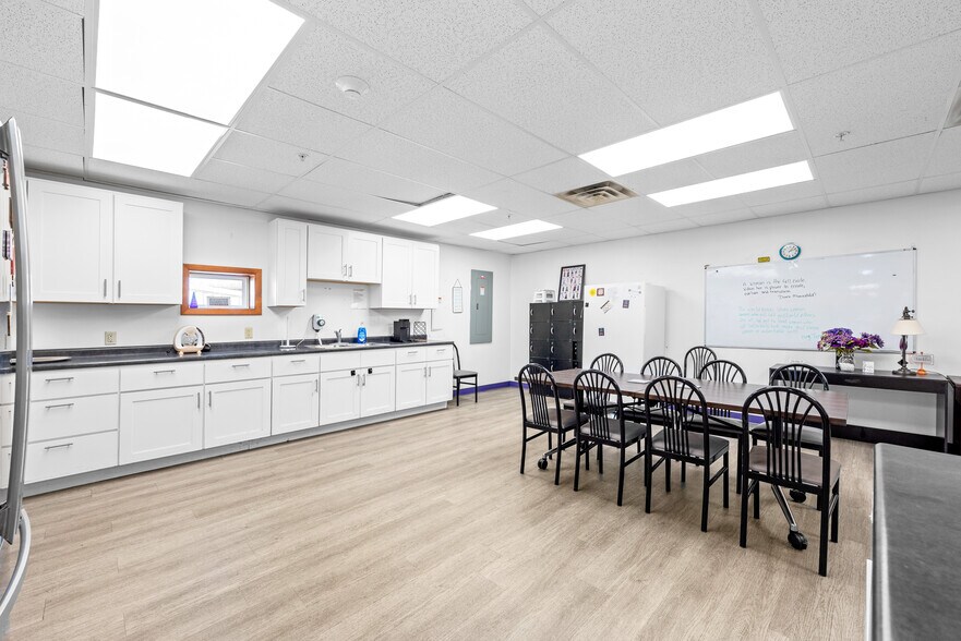 More Photos Of 49 Olive St, Gallipolis Office For Sale