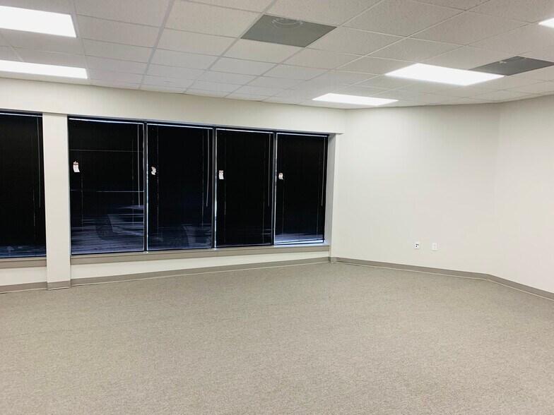 More Photos Of 1809 24th Ave, Gulfport Storefront Retail Office For Lease