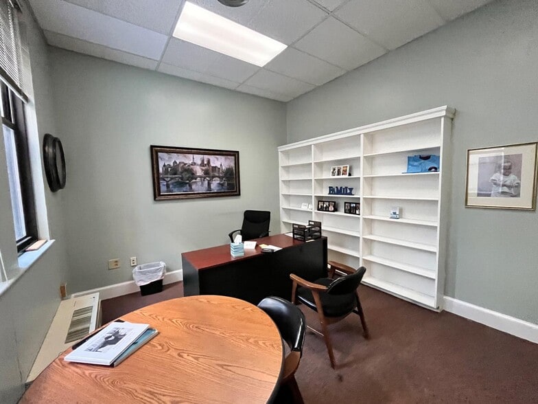 More Photos Of 141 E Market St, York Medical For Sale