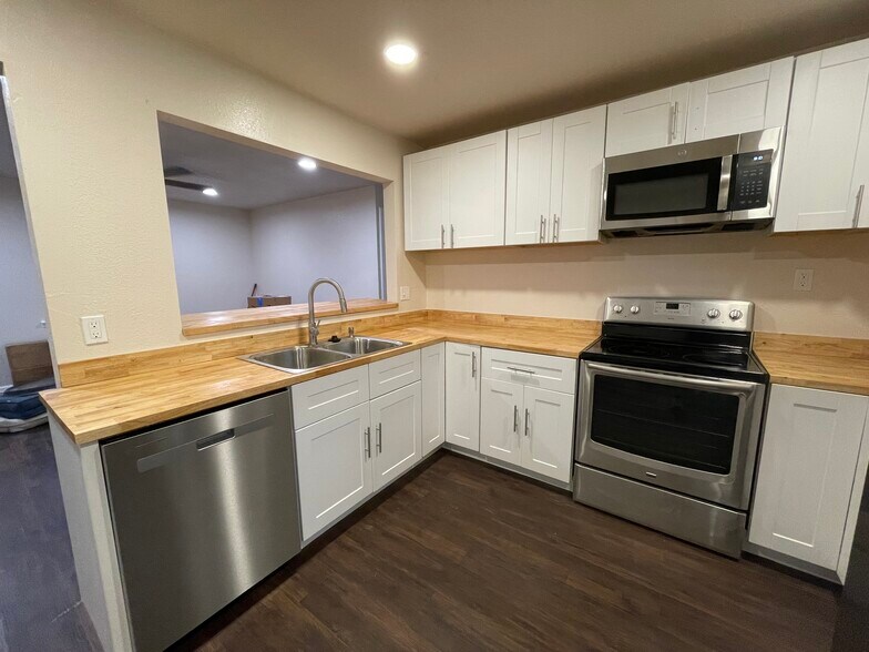More Photos Of 100 W Wilson St, Valliant Hotel For Sale