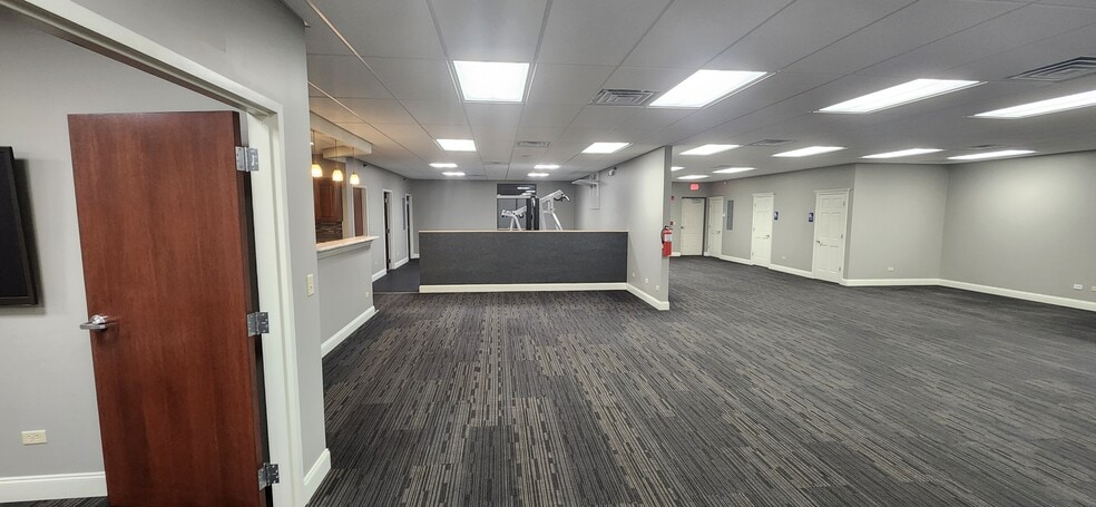 More Photos Of 16007 Executive Dr, Crest Hill Office For Sale