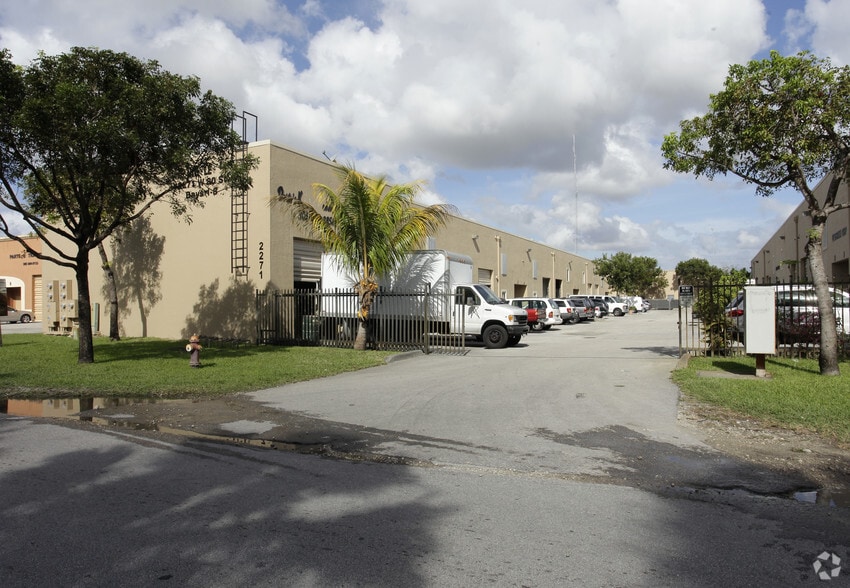 More Photos Of 2271 W 80th St, Hialeah Warehouse For Sale