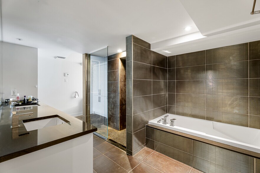 More Photos Of 3009 St Notre-Dame O, Montréal Restaurant For Sale