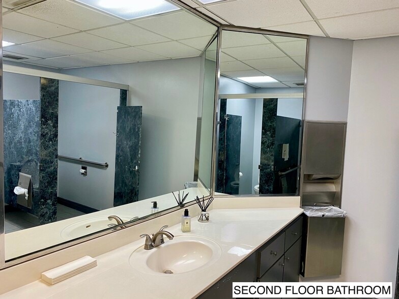 More Photos Of 907 Ranch Road 620 S, Austin Office Residential For Lease