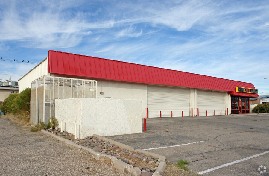 More Photos Of 2106 S Alvernon Way, Tucson Auto Repair For Sale