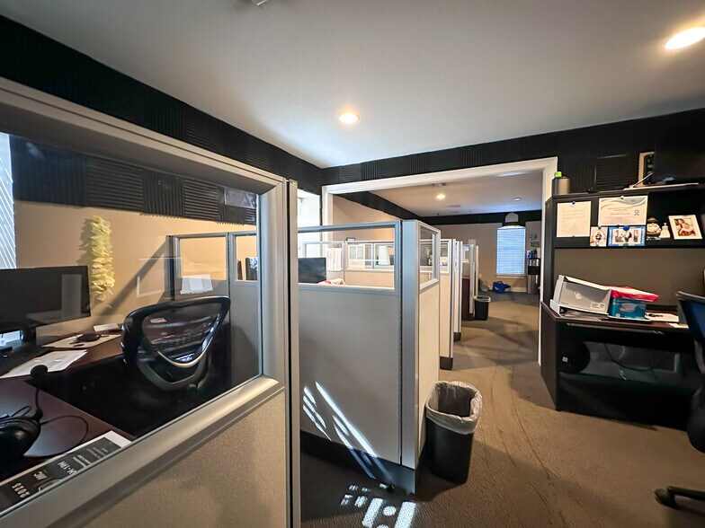 More Photos Of 180 Fitzgerald Rd, Lakeland Office For Sale