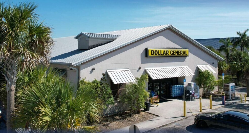 Primary Photo Of 830 27th Ave, Vero Beach Convenience Store For Sale