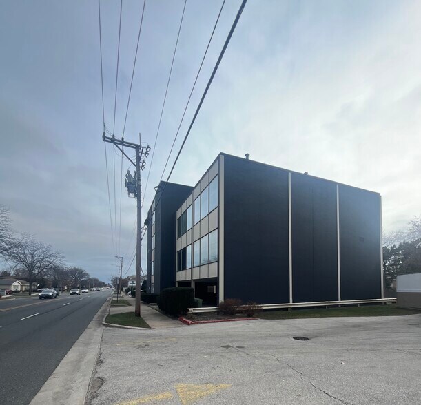 More Photos Of 5135 Golf Rd, Skokie Medical For Sale