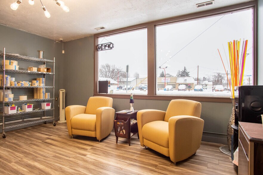 More Photos Of 2002 Fruitvale Blvd, Yakima Warehouse For Sale