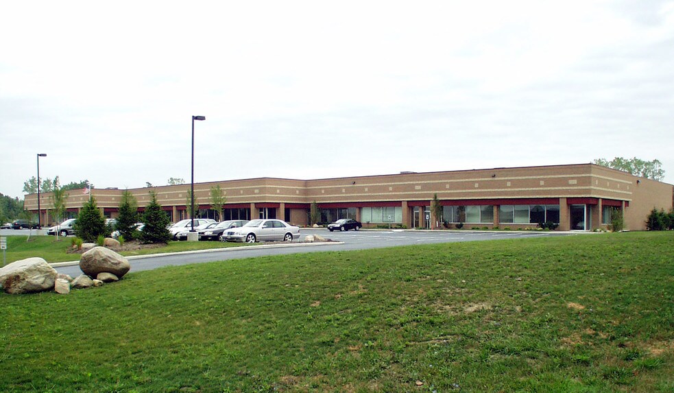 More Photos Of 17295 Foltz Industrial Pky, Strongsville Light Manufacturing For Lease