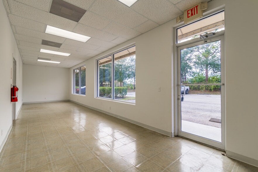 More Photos Of 1605-1613 91st Ct, Vero Beach Light Distribution For Lease