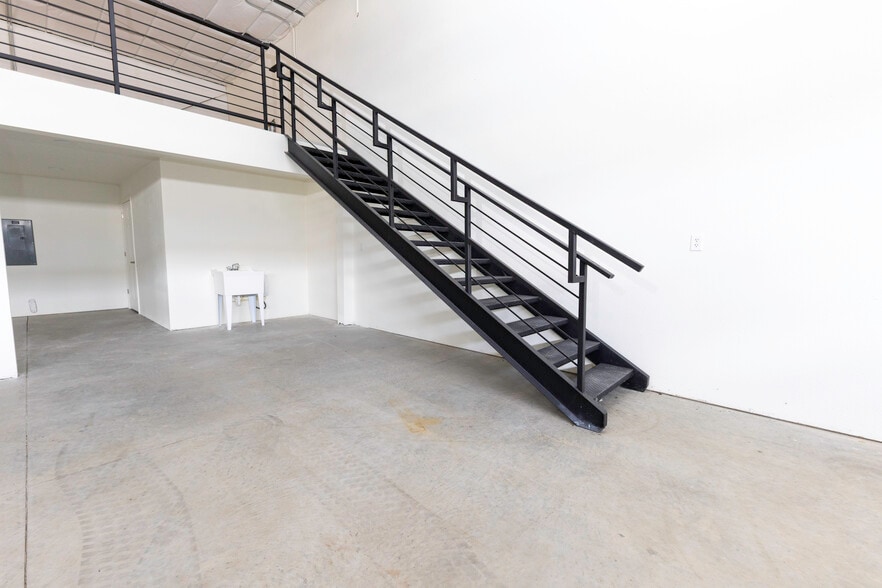 More Photos Of 11089 N US Highway 301, Oxford Light Manufacturing For Lease