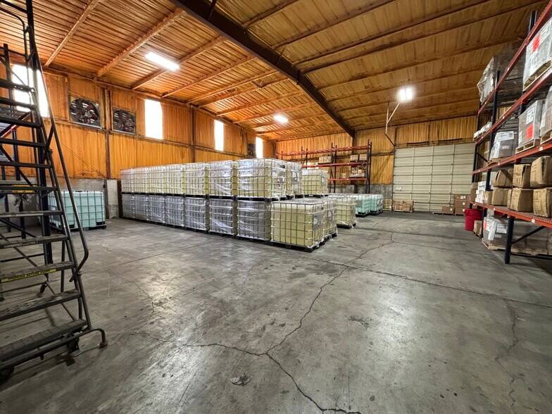 More Photos Of 1304 Rath Ave, Dodge City Distribution For Sale