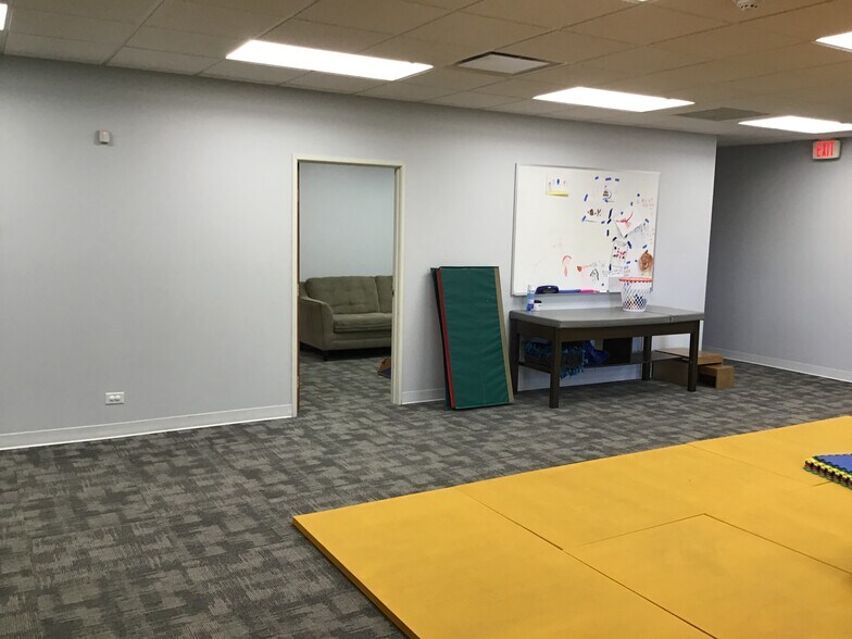 More Photos Of 3 Executive Ct, South Barrington Medical For Lease