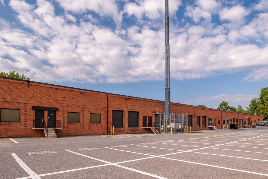 More Photos Of 100-166 Business Center Dr, Reisterstown Unknown For Lease