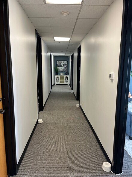 More Photos Of 2600 Warrenville Rd, Downers Grove Office For Lease