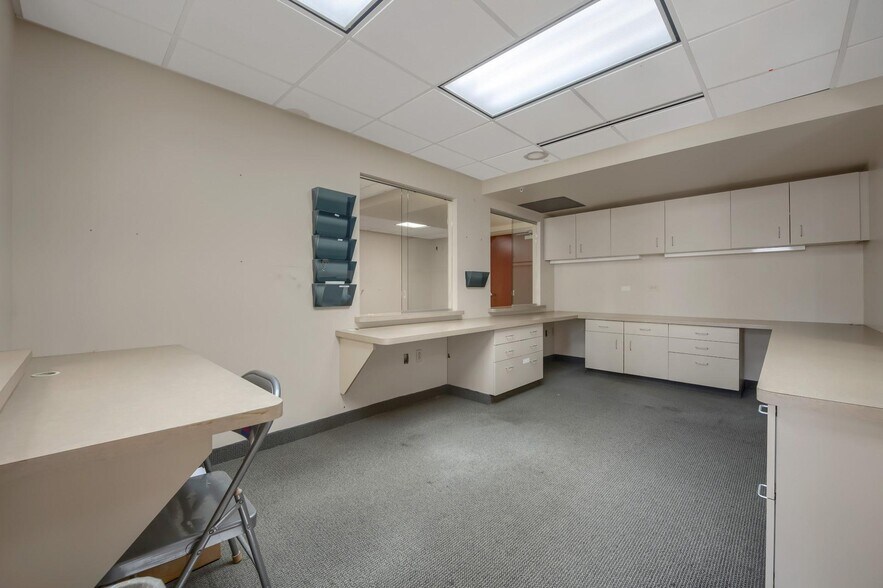 More Photos Of 21 Laurel Ave, Cornwall Medical For Lease