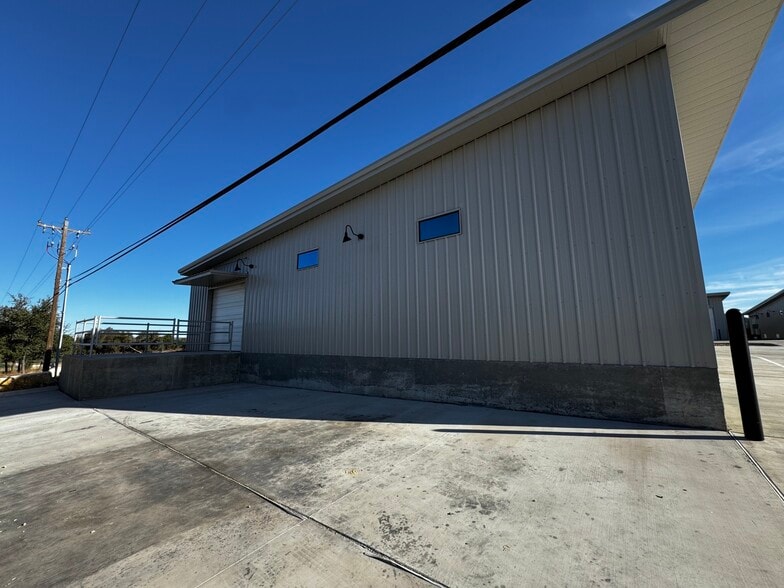 More Photos Of 775 County Road 270, Leander Warehouse For Lease