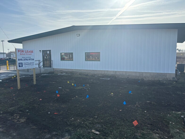 Primary Photo Of 354 Civic Rd, La Salle Flex For Lease