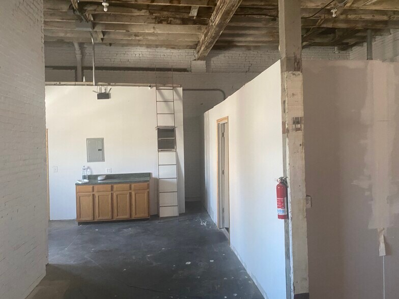 More Photos Of 8-10 Alyea St, Newark Storefront For Lease
