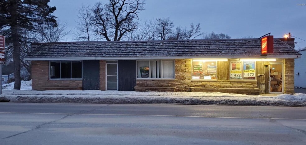 More Photos Of 107 S Charles St, White Cloud Freestanding For Sale