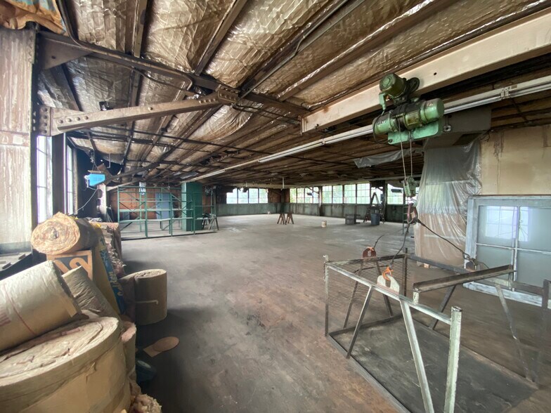 More Photos Of 1953-1959 W 112th St, Cleveland Manufacturing For Lease