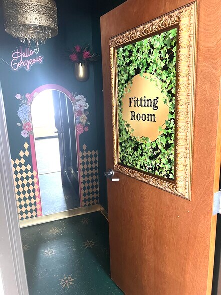 More Photos Of 202-204 N Dooley St, Grapevine Medical For Sale