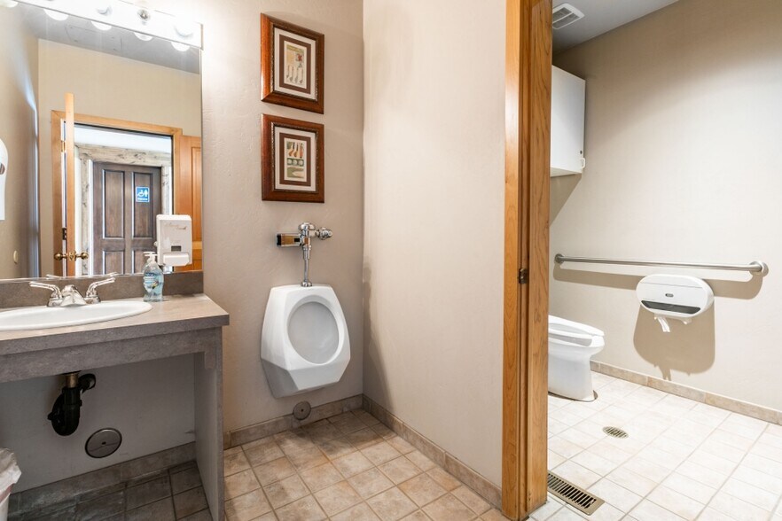 More Photos Of 1920 Prospector Ave, Park City Office For Sale