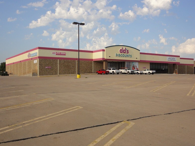 More Photos Of 817 W Pioneer Pky, Grand Prairie Unknown For Lease