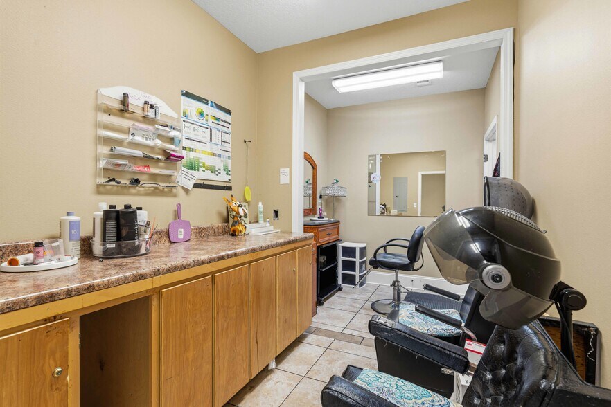 More Photos Of 537 S Ferdon Blvd, Crestview Office For Lease