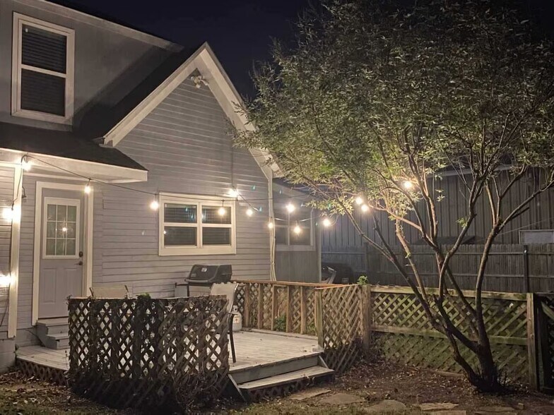 More Photos Of 227 Elm St, McKinney Freestanding For Sale